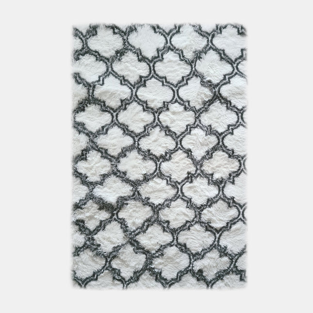 Alfombra shaggy bereber en blanco y negro.