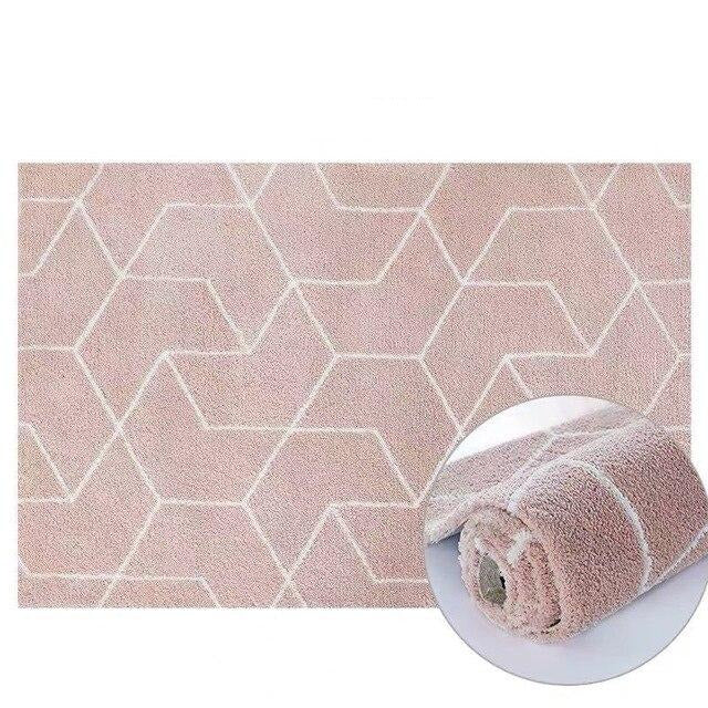 Alfombra geométrica shaggy de color rosa empolvado.