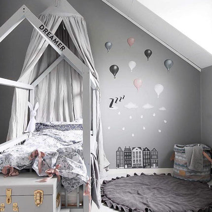 Alfombra redonda gris para cuarto infantil