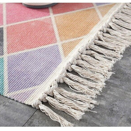 Alfombra rosa con estampado de rombos