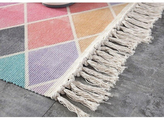 Alfombra rosa con estampado de rombos