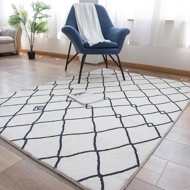 Alfombra estilo bereber con rombos negros