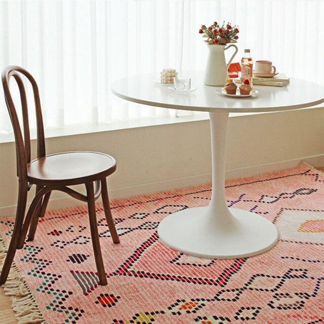 Alfombra estilo bereber rosa con flecos